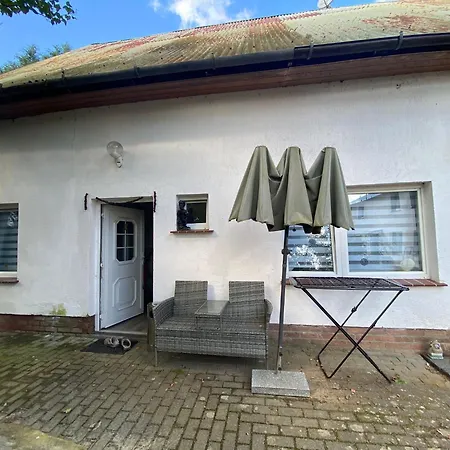 Mit Separatem Eingang Und Parkplatz, Nur Fuer Handwerker Und Geschaeftsreisende